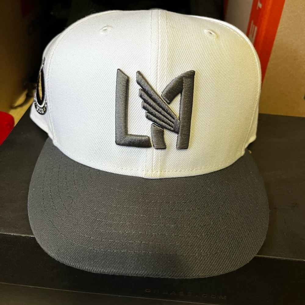 LAFC white and silver New Era FITTED. Size: 7 3/8